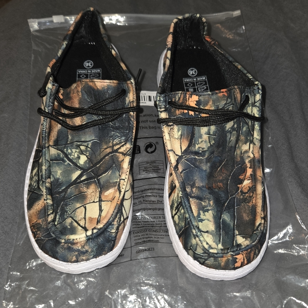Women's Camouflage Loafers Size 5/6